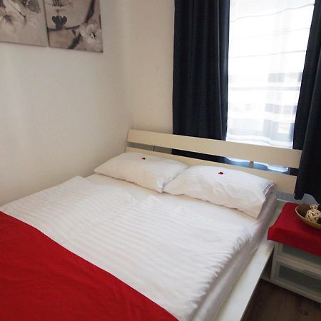 Checkvienna - Ruedengasse Apartment Bagian luar foto