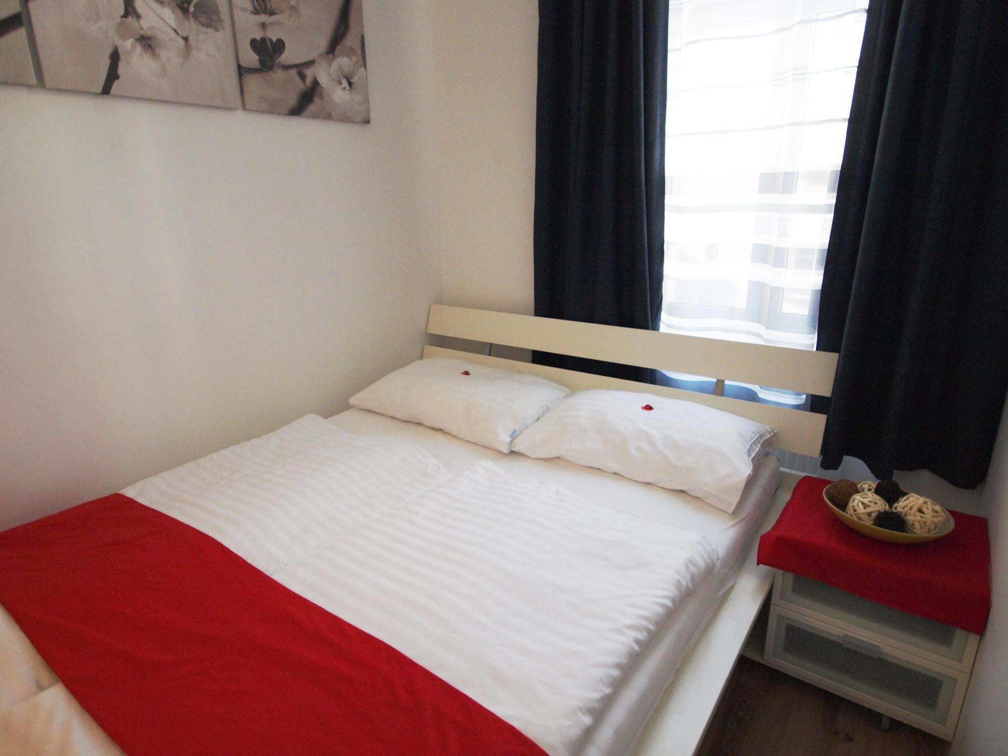 Checkvienna - Ruedengasse Apartment Bagian luar foto