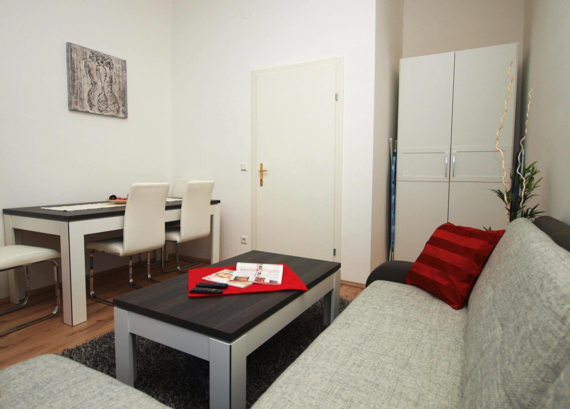 Checkvienna - Ruedengasse Apartment Bagian luar foto