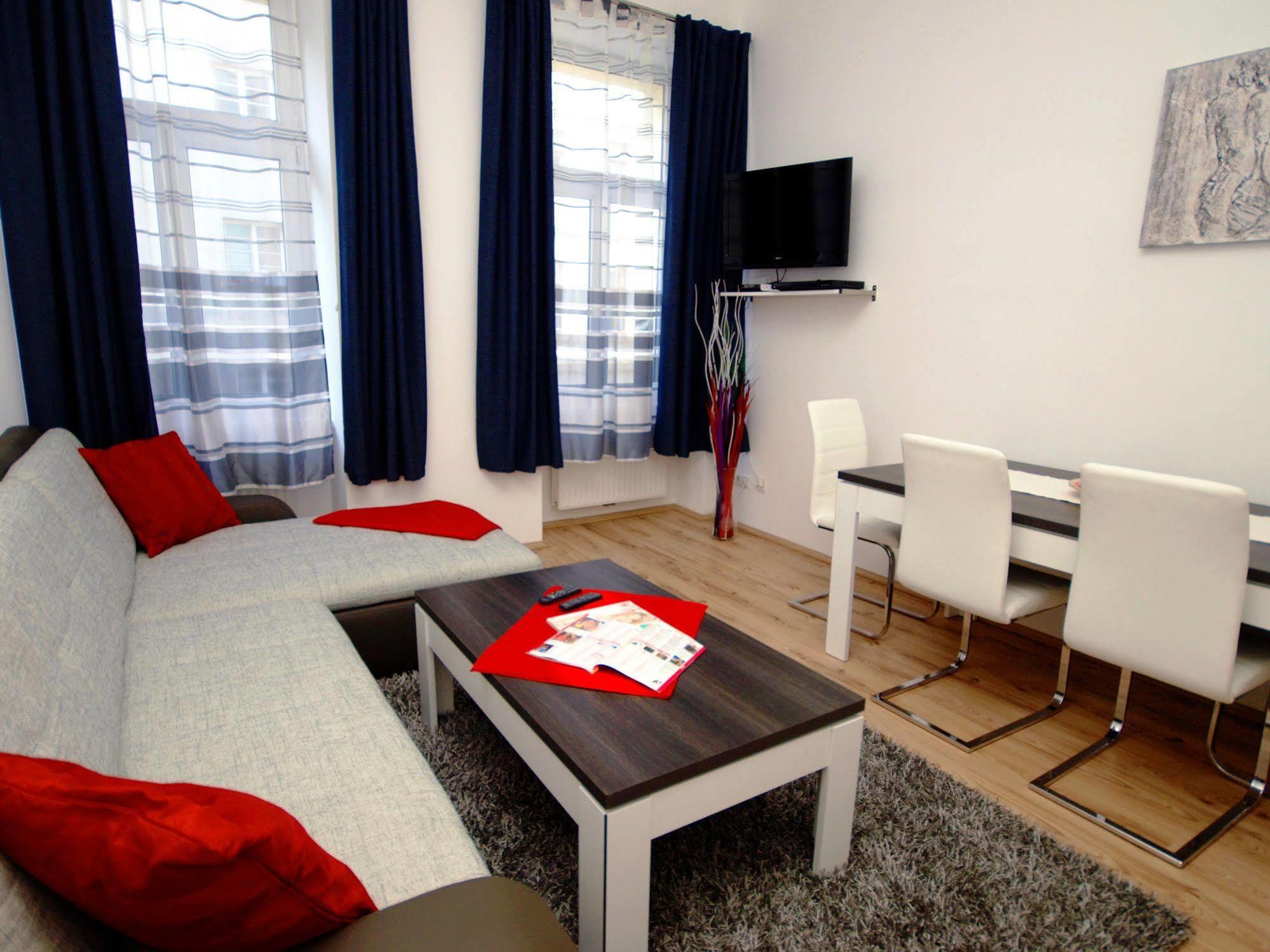 Checkvienna - Ruedengasse Apartment Bagian luar foto